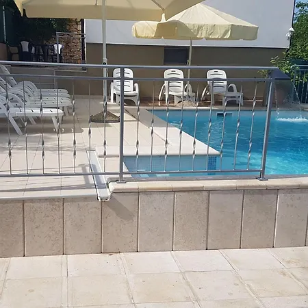 Nyaraló 'frane' Mit Eigenem Pool By Interhome *